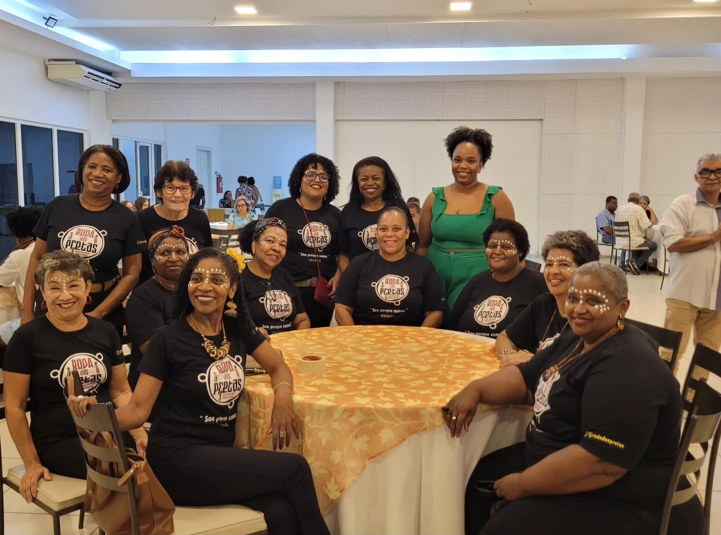 Integrantes do Coletivo Roda das Pretas reunidas em evento