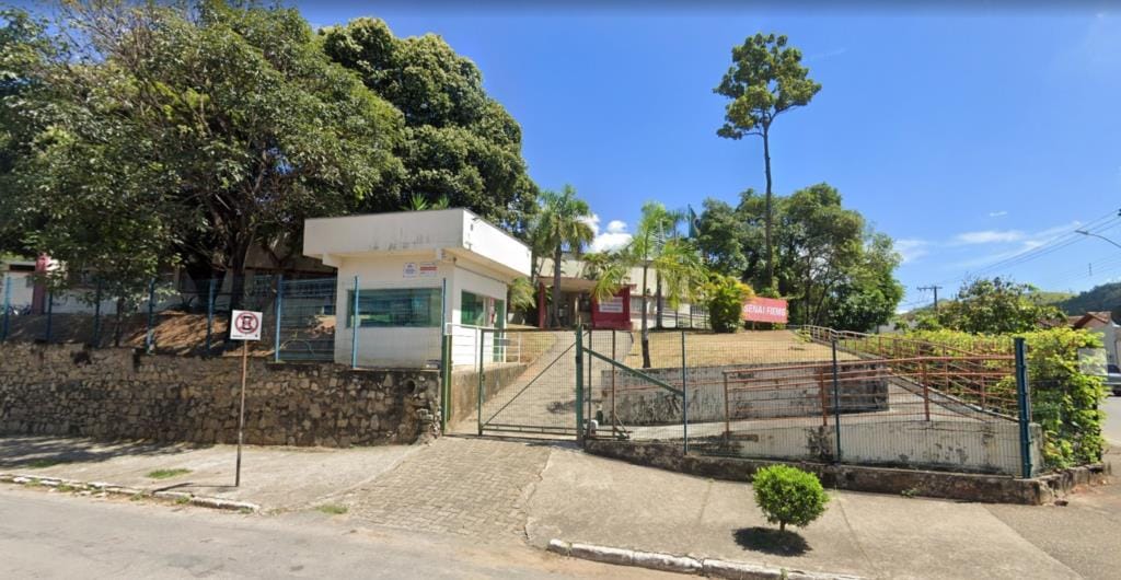 Fachada da unidade SENAI Timóteo CFP Luciano José de Araújo, no bairro Olaria