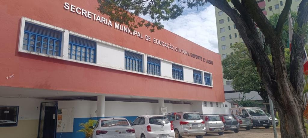 Fachada da Secretaria Municipal de Educação, Cultura, Esporte e Lazer de Timóteo