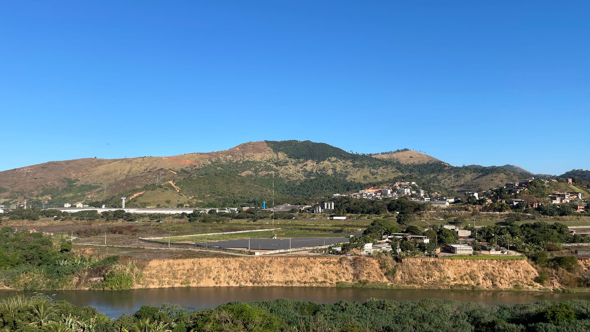 Vista do Rio Piracicaba e da Serra do Timóteo, em Timóteo MG, a partir de Coronel Fabriciano