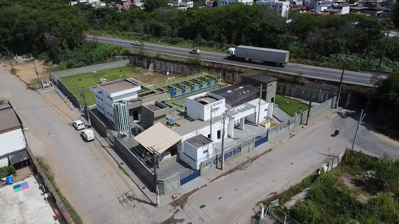 Vista aérea da Estação de Tratamento de Água Santa Terezinha, da Copasa, em Timóteo